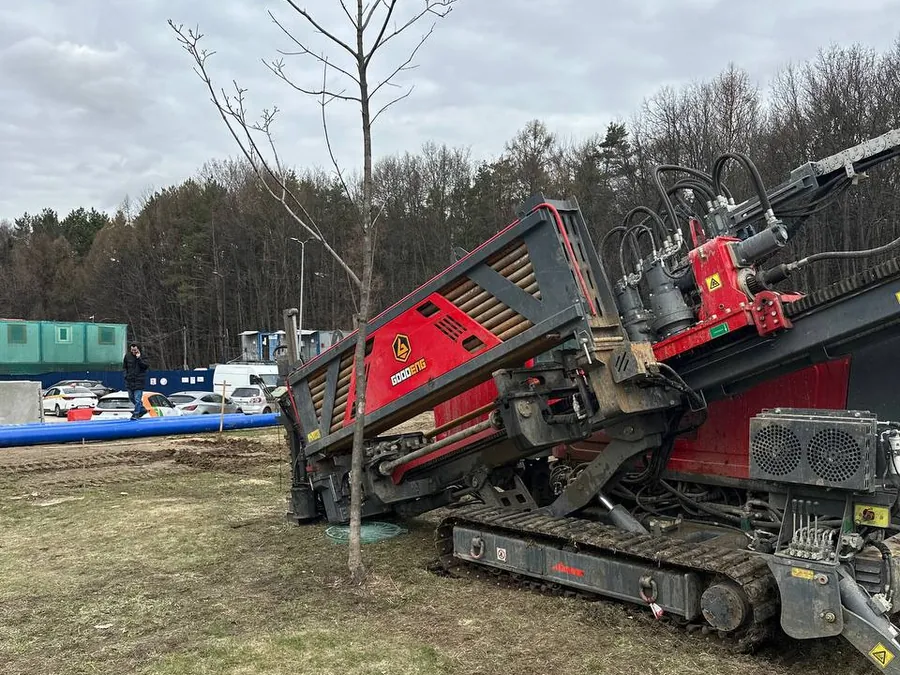 Буровая установка на стартовой позиции перед началом бурения